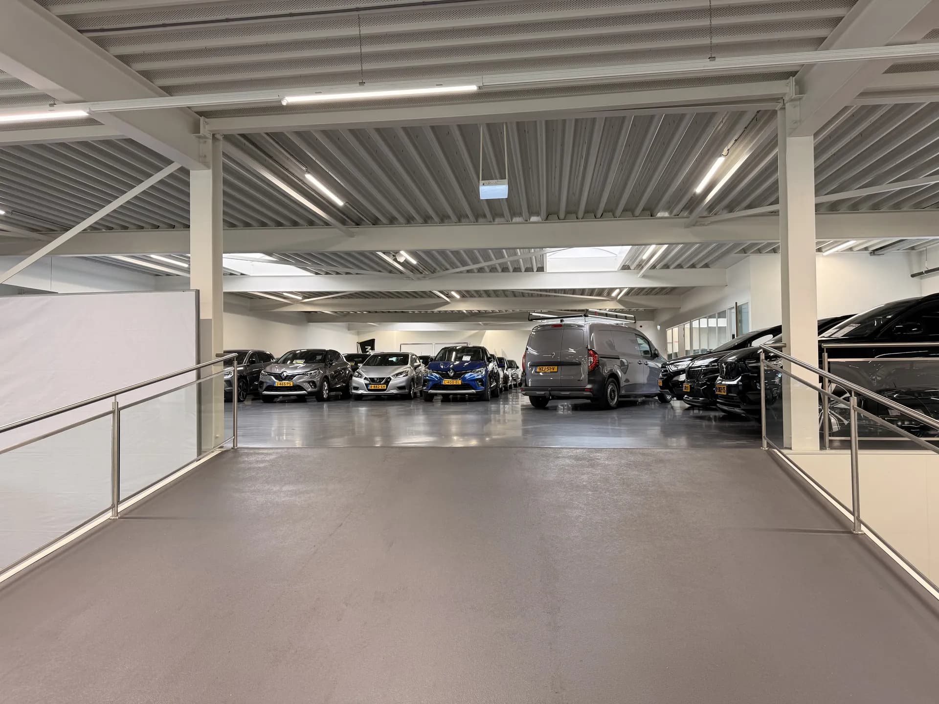 Verzorgd lichtbeeld in het Renault-bedrijf van Hedin Automotive Tilburg