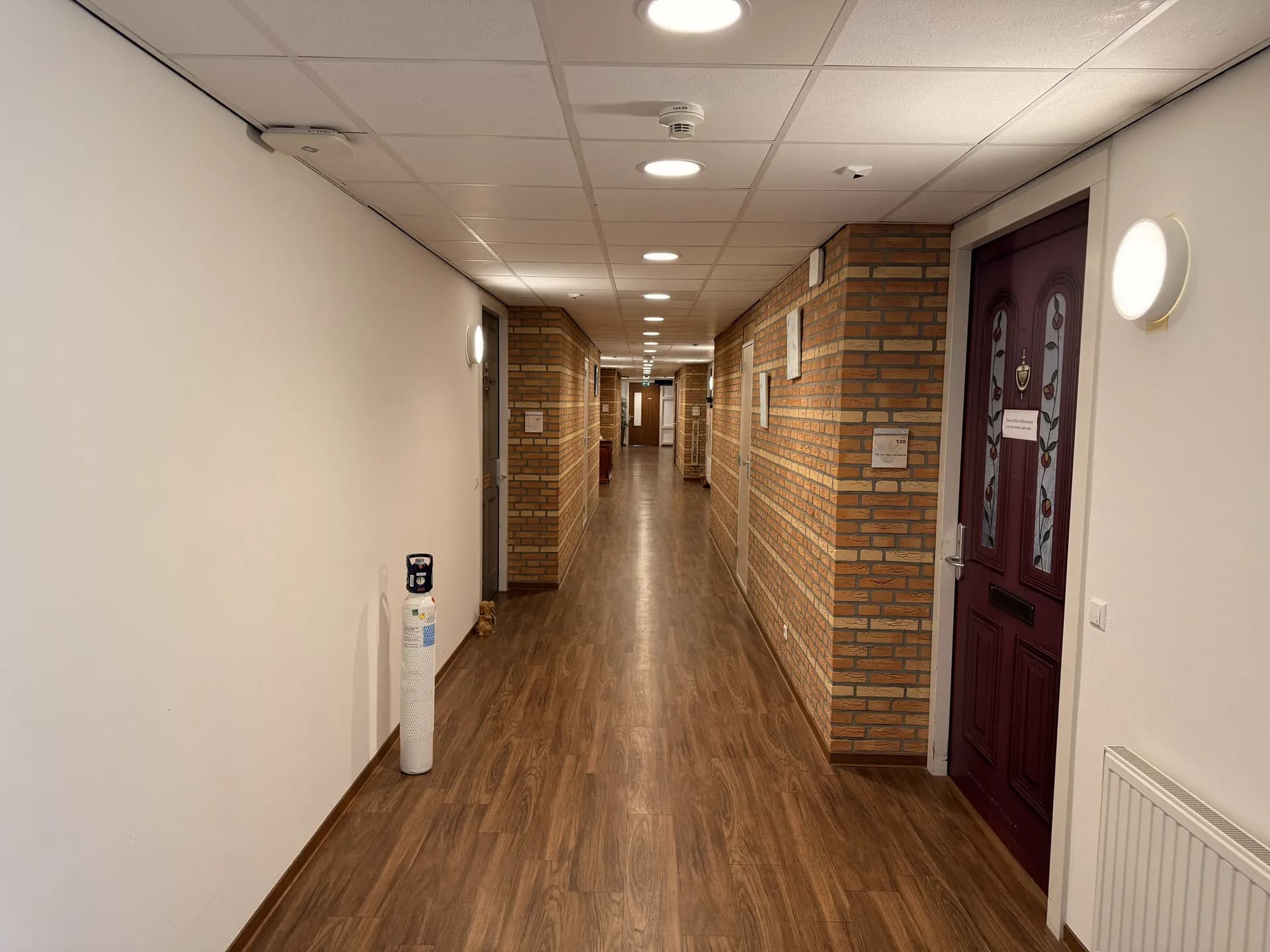 Gelijkmatige LED-verlichting in de gangen van SZR Walstede Tiel